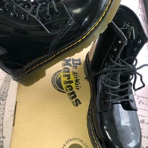 Dr Martens unisex kids patent boot Male 4 Female5